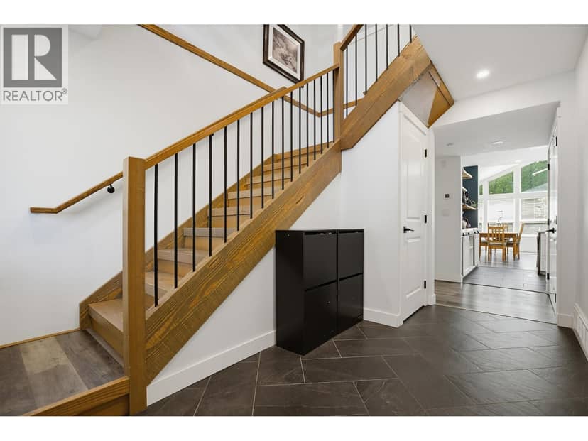 20902 WICKLUND AVENUE, Maple Ridge, photo 2
