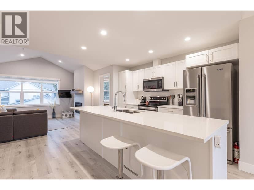 1 950 Woodsworth Road, Gibsons