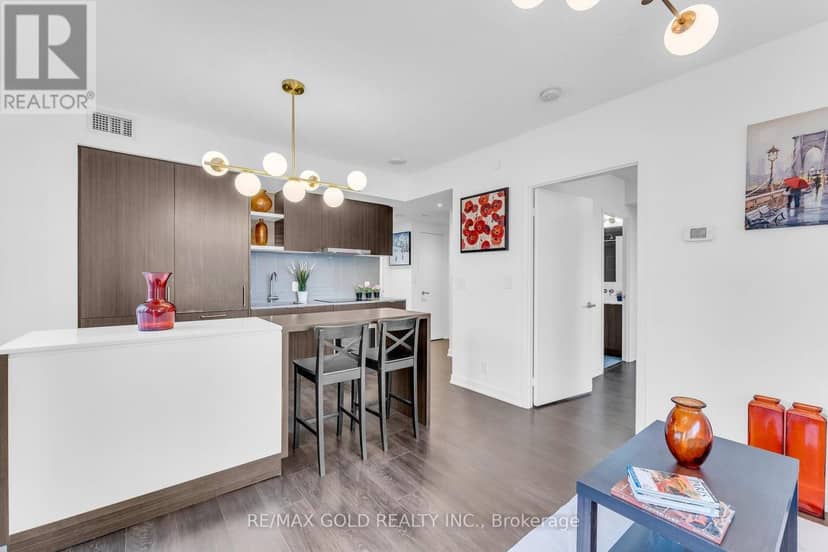 1202 - 100 Harbour Street — photo 10 of 40