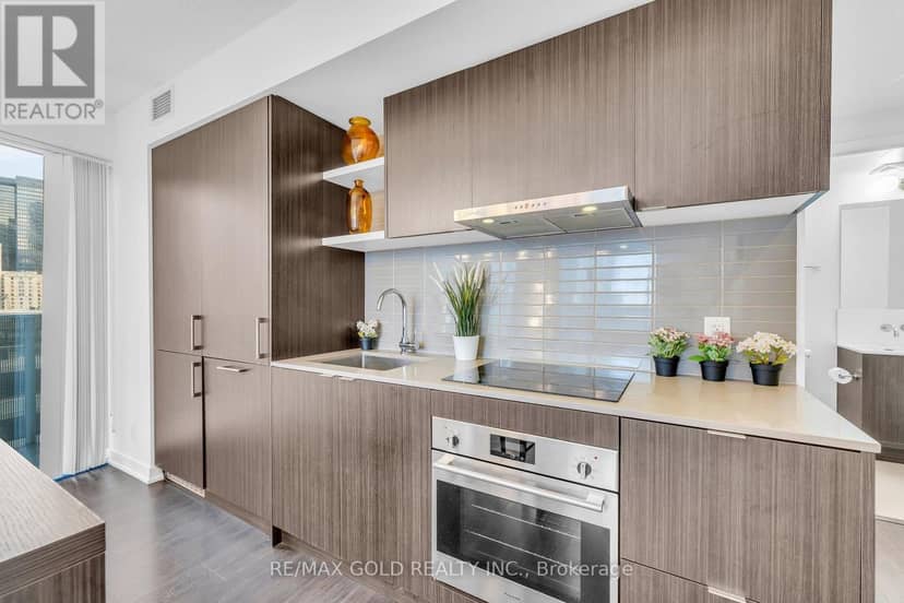 1202 - 100 Harbour Street — photo 11 of 40