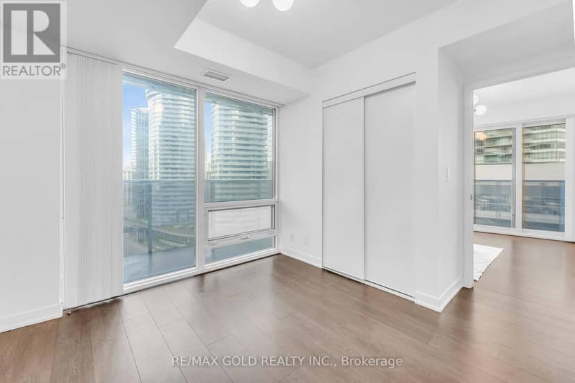 1202 - 100 Harbour Street — photo 20 of 40