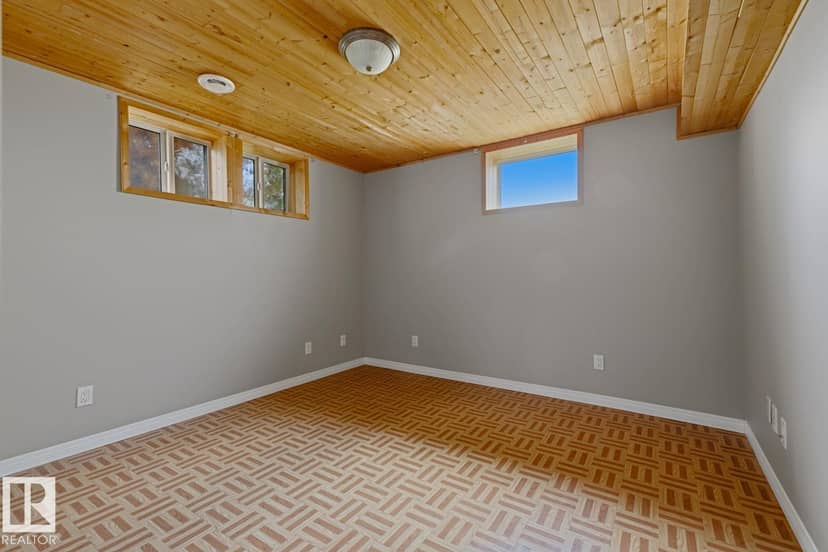 9716 162 st NW Edmonton NW — photo 18 of 22