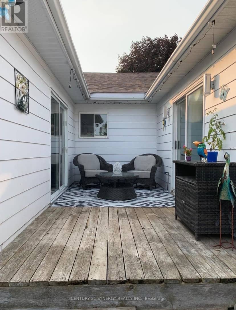 215 Victoria Street — photo 21 of 25