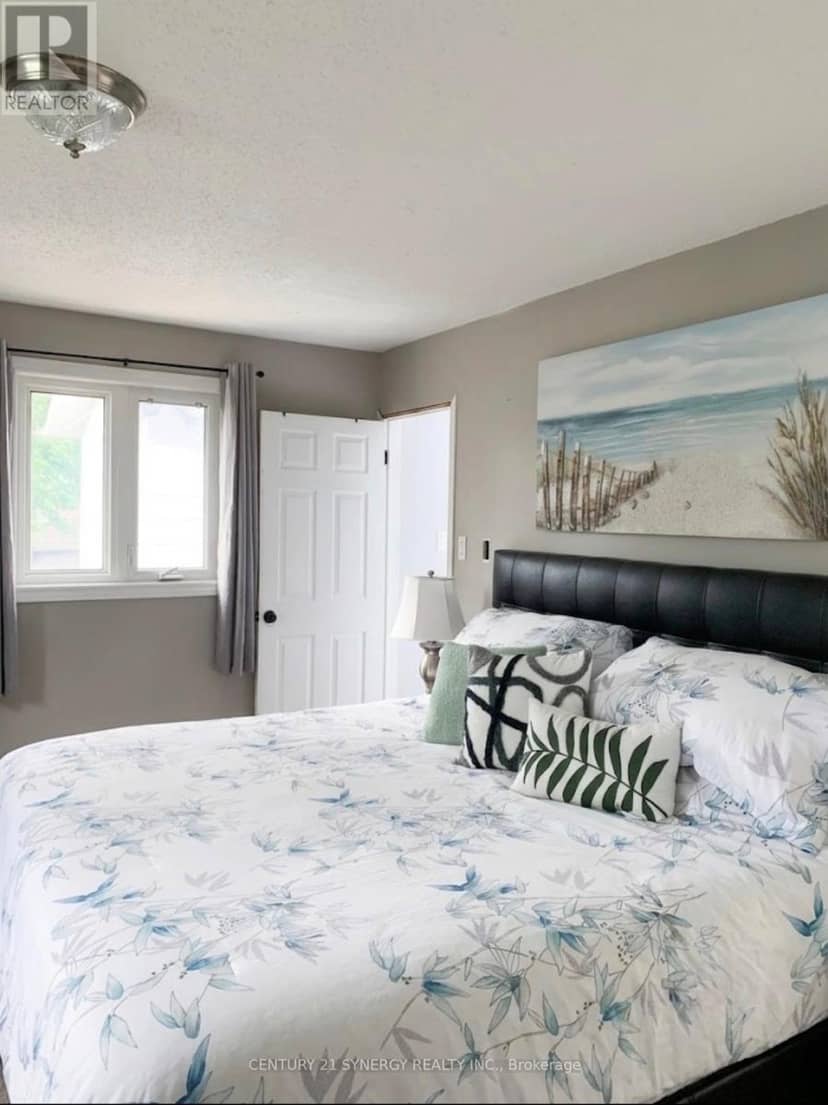 215 Victoria Street — photo 16 of 25