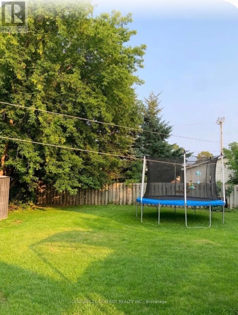 215 Victoria Street — photo 22 of 25
