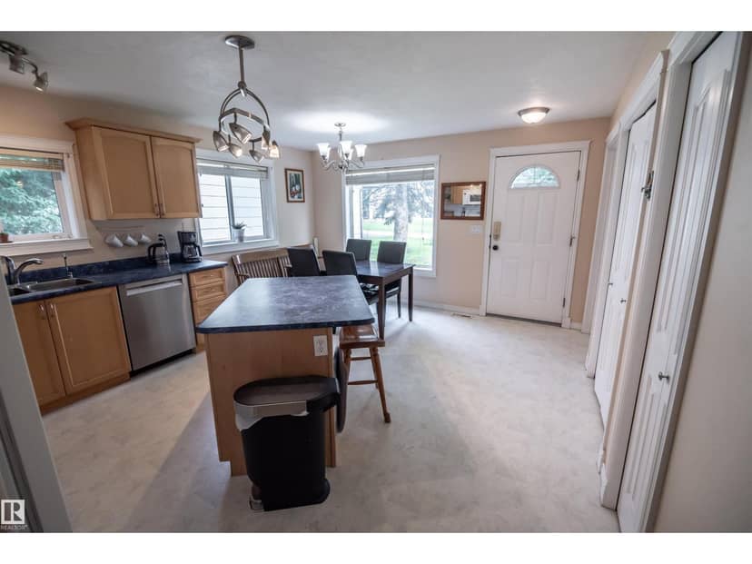 4824 50A ST — photo 19 of 40