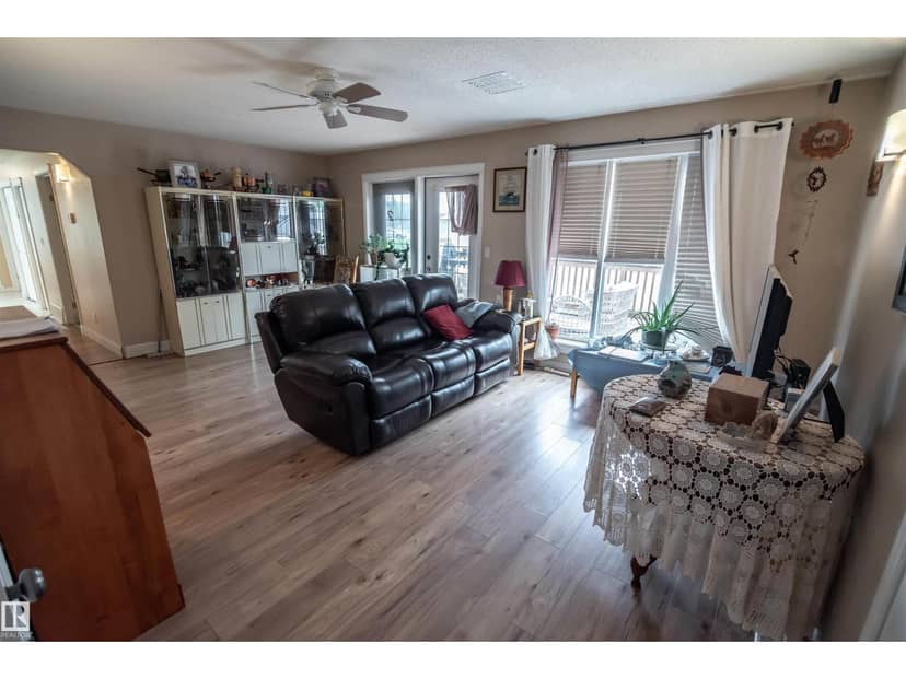 4824 50A ST — photo 30 of 40