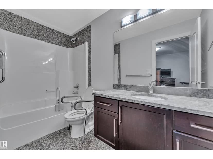 10915 175 AV NW — photo 31 of 40