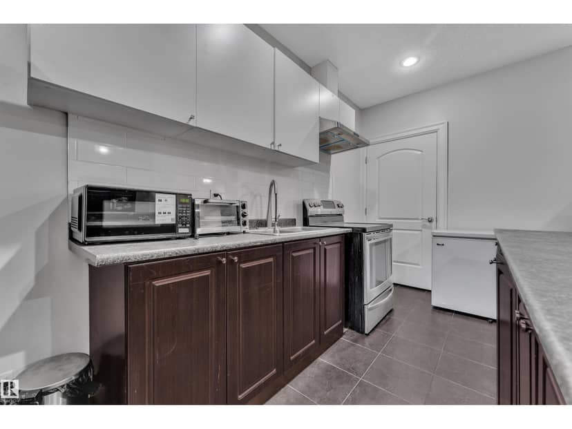 10915 175 AV NW — photo 34 of 40