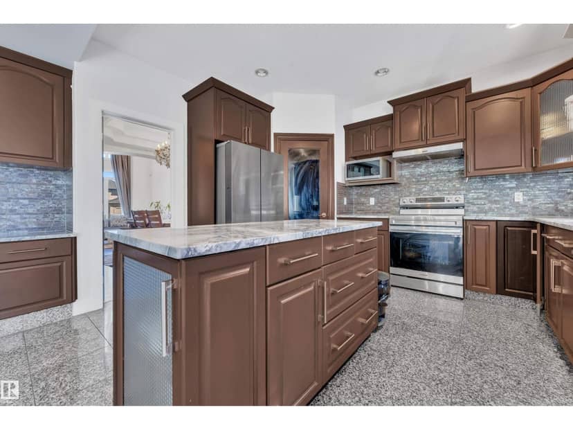 10915 175 AV NW — photo 15 of 40