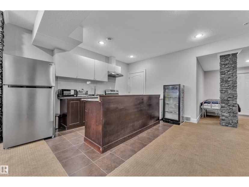 10915 175 AV NW — photo 33 of 40