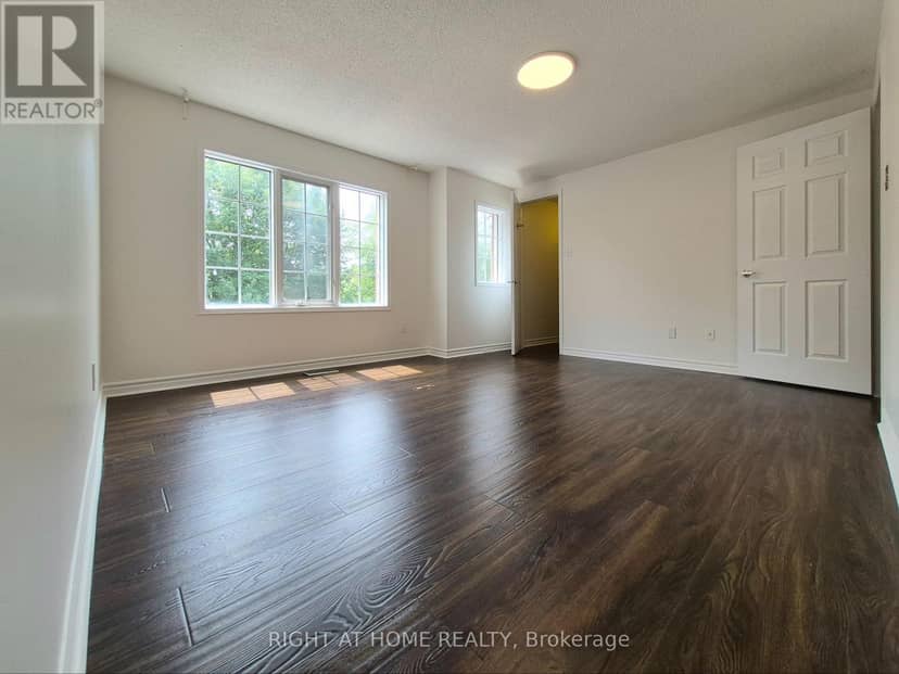 21 McCullock Crescent — photo 16 of 32