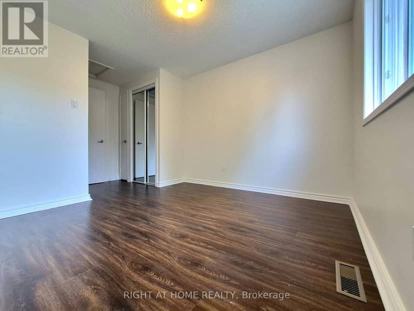 21 McCullock Crescent — photo 25 of 32
