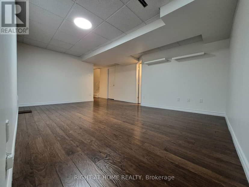 21 McCullock Crescent — photo 27 of 32