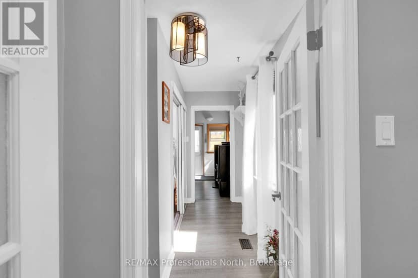 63 The Queensway N — photo 16 of 40