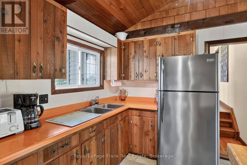 1550 Island 85 Stoney Lake — photo 13 of 40