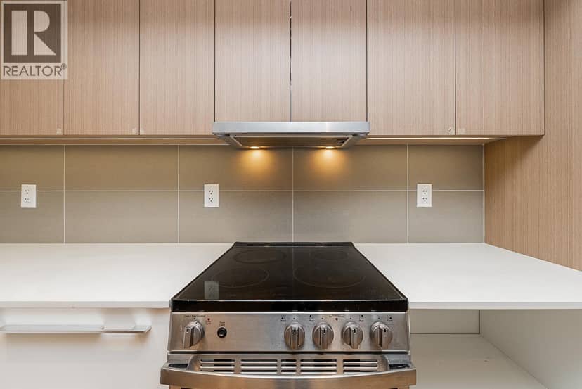 512 9888 UNIVERSITY CRESCENT, Burnaby, photo 4