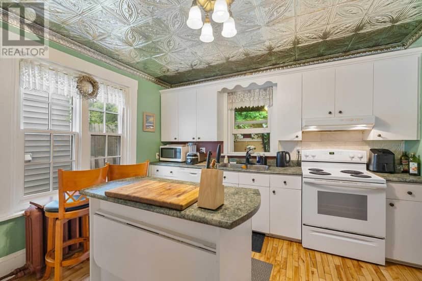 206 Sydney Street — photo 7 of 20