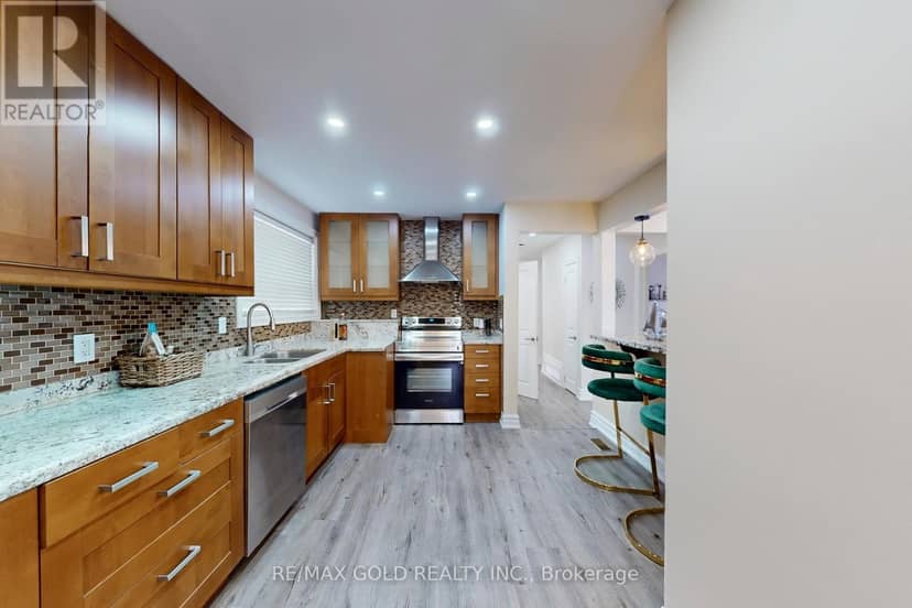 189 Kingsview Boulevard — photo 15 of 40