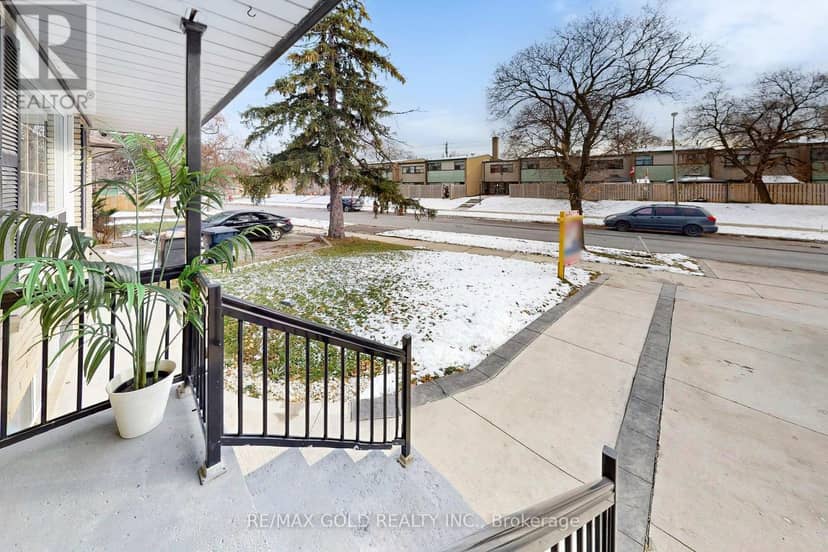 189 Kingsview Boulevard — photo 2 of 40