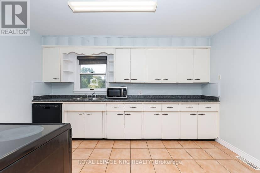 242 Henrietta Street — photo 23 of 26