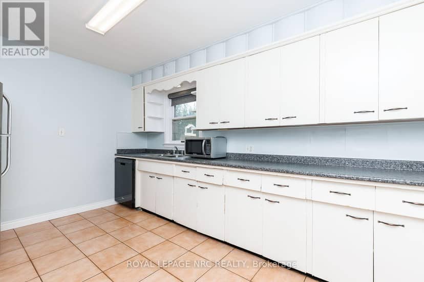 242 Henrietta Street — photo 24 of 26
