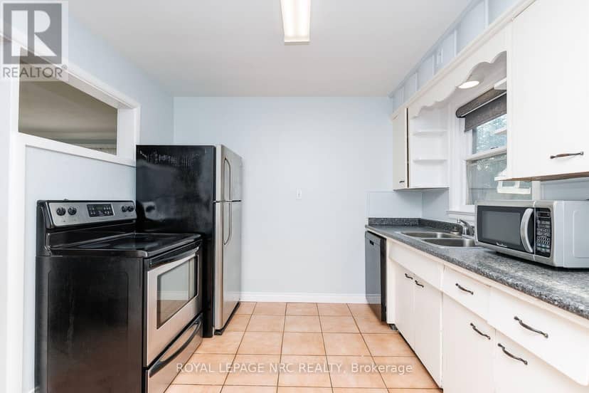 242 Henrietta Street — photo 25 of 26