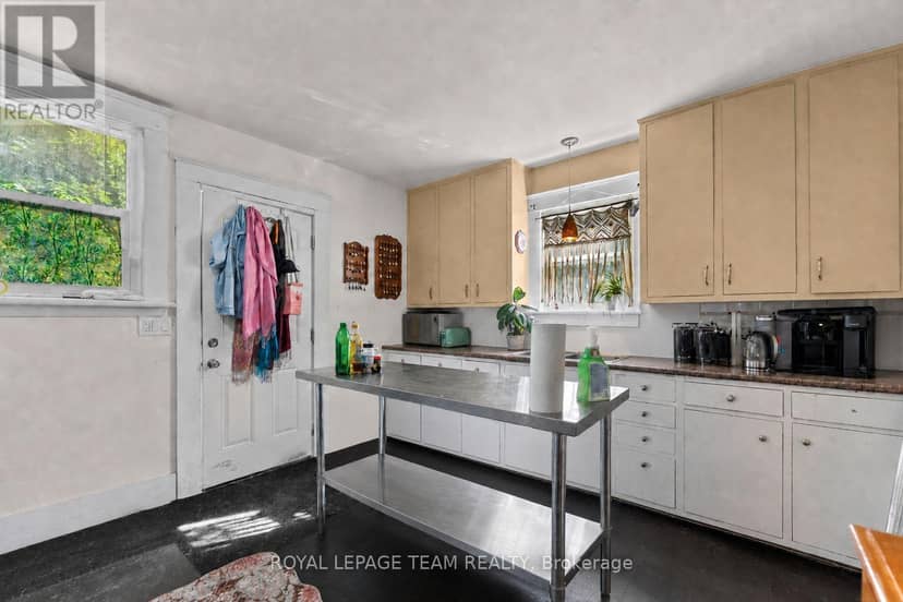 229 Cecelia Street — photo 8 of 31