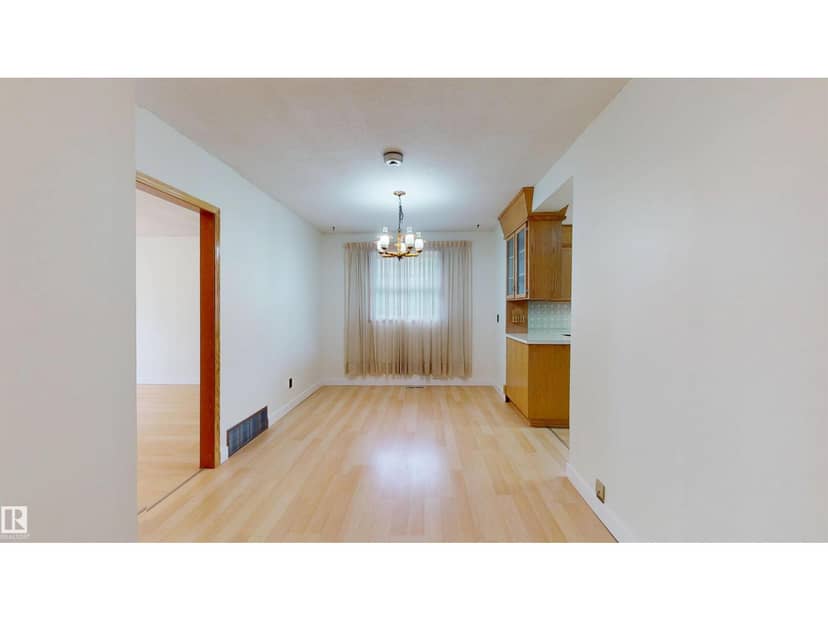 5044 49 ST — photo 15 of 40