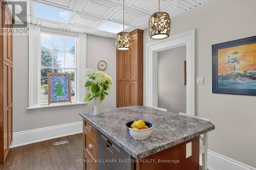 451 Stewart Street — photo 9 of 34