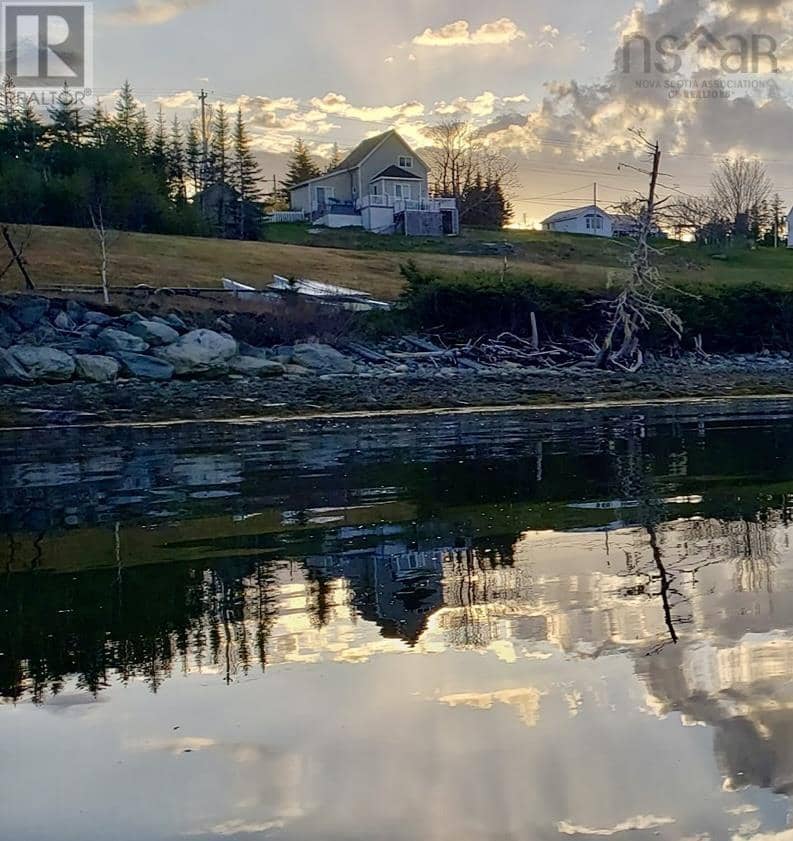 5034 Highway 7, Liscomb