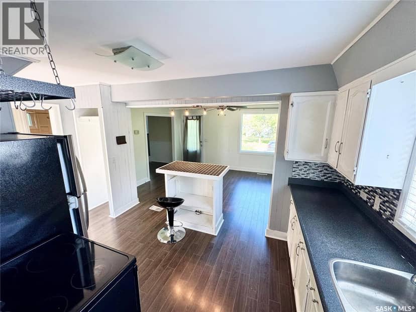 214 Bates STREET — photo 3 of 16