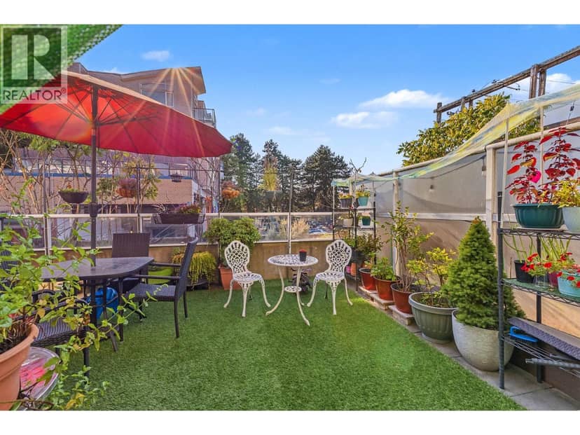 203 5555 VICTORIA DRIVE, Vancouver, photo 2