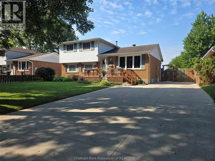 16 Donalda DRIVE — photo 3 of 33