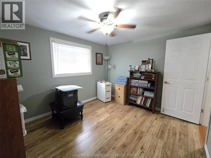 16 Donalda DRIVE — photo 19 of 33