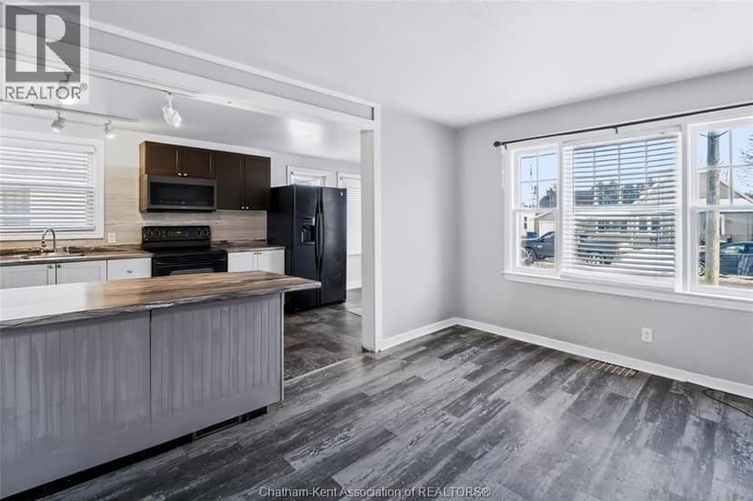 35 Alexandra AVENUE — photo 7 of 22