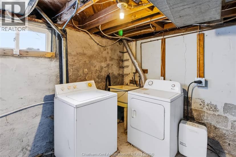 35 Alexandra AVENUE — photo 18 of 22
