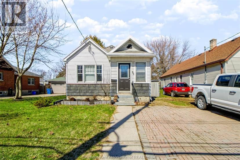 35 Alexandra AVENUE — photo 1 of 22
