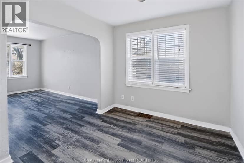 35 Alexandra AVENUE — photo 10 of 22