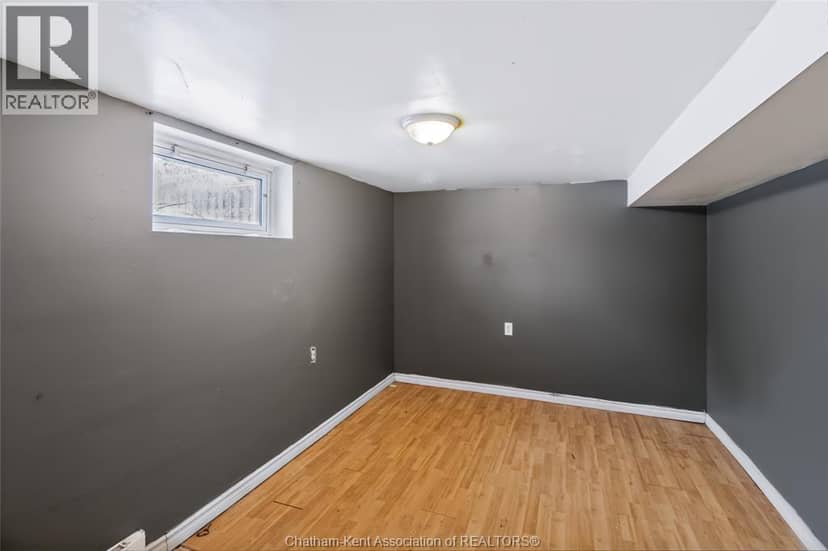 35 Alexandra AVENUE — photo 15 of 22