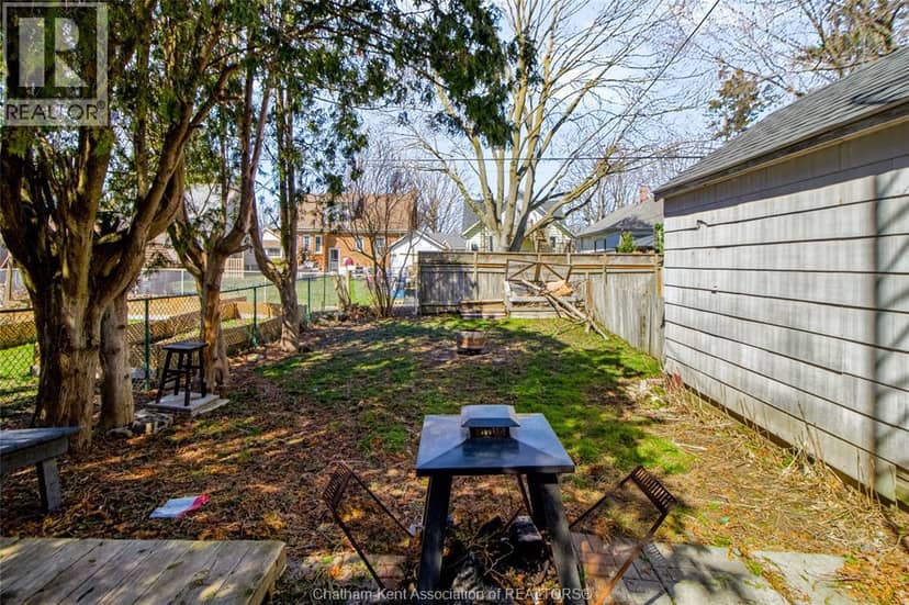35 Alexandra AVENUE — photo 19 of 22