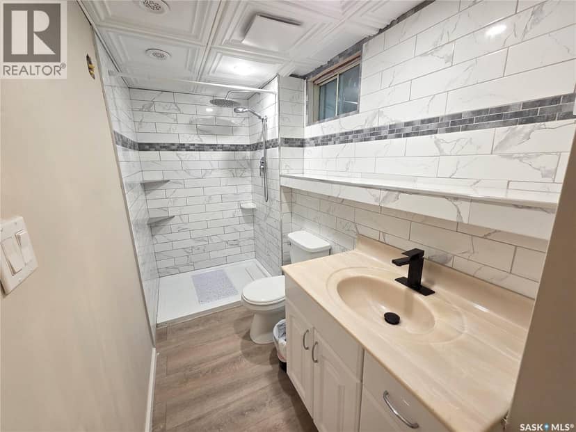 859 Cartier AVENUE — photo 12 of 26