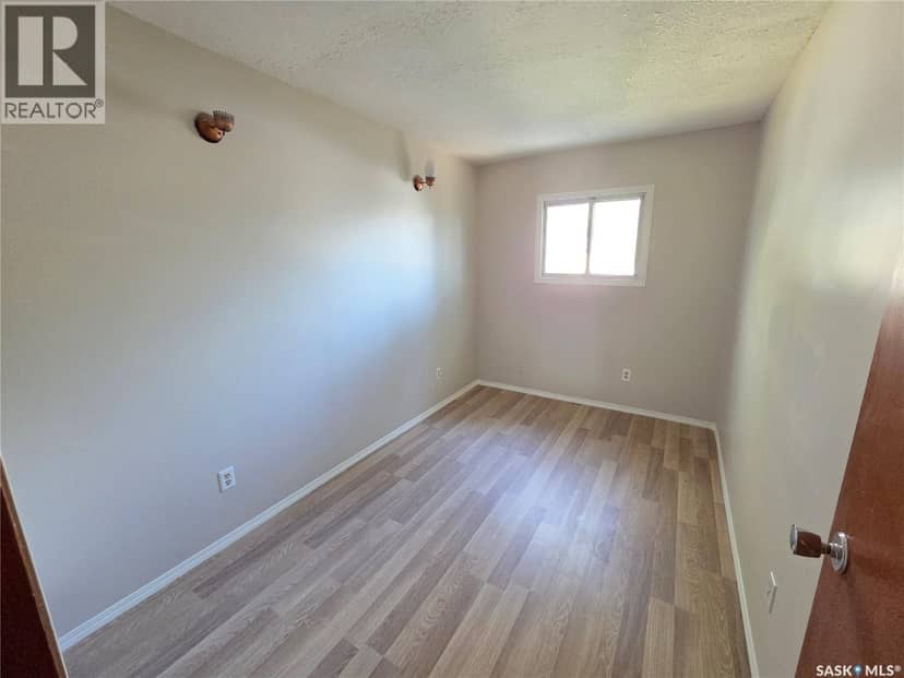 859 Cartier AVENUE — photo 14 of 26