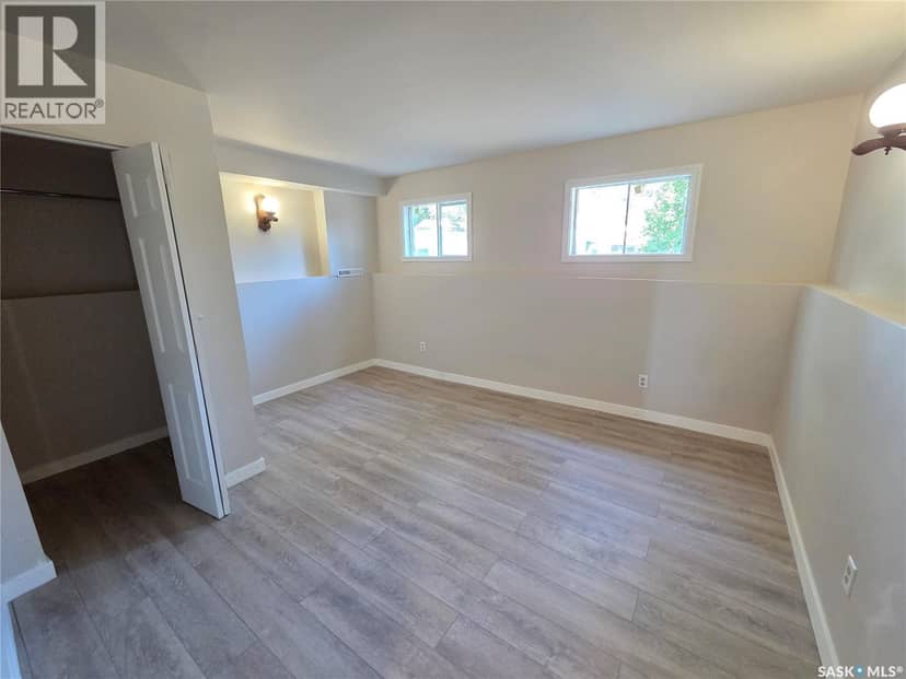 859 Cartier AVENUE — photo 11 of 26