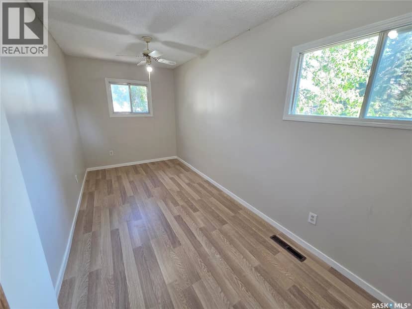 859 Cartier AVENUE — photo 15 of 26