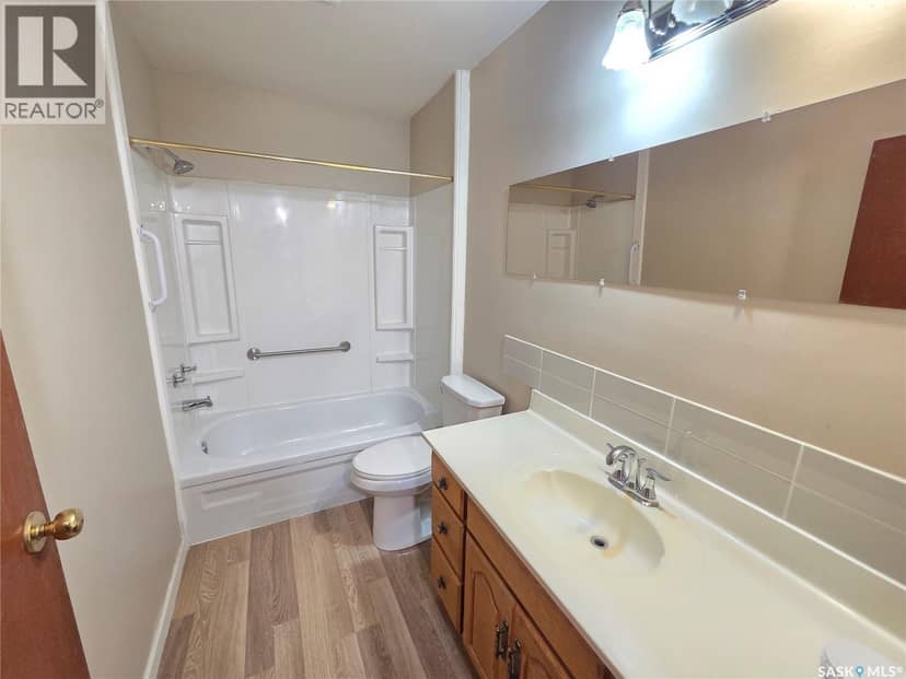 859 Cartier AVENUE — photo 16 of 26