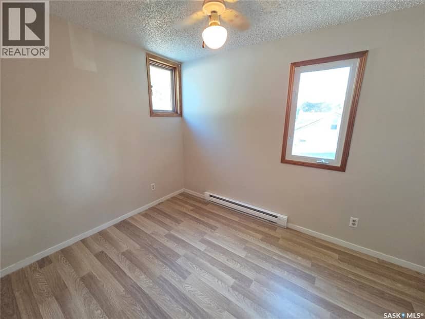 859 Cartier AVENUE — photo 17 of 26