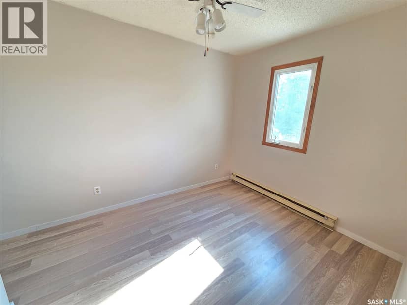 859 Cartier AVENUE — photo 18 of 26