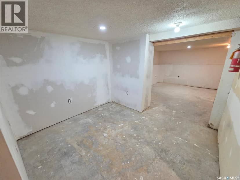 859 Cartier AVENUE — photo 22 of 26