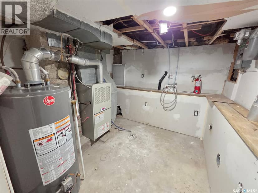 859 Cartier AVENUE — photo 23 of 26